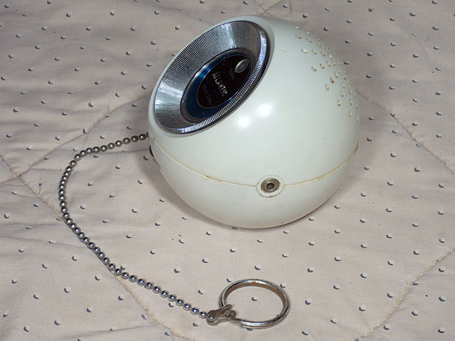 Atlantic white ball shaped radio, 1970s