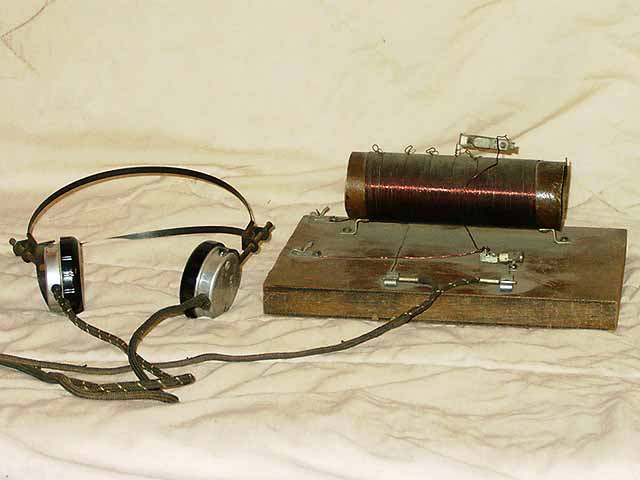 Breadboard crystal radio