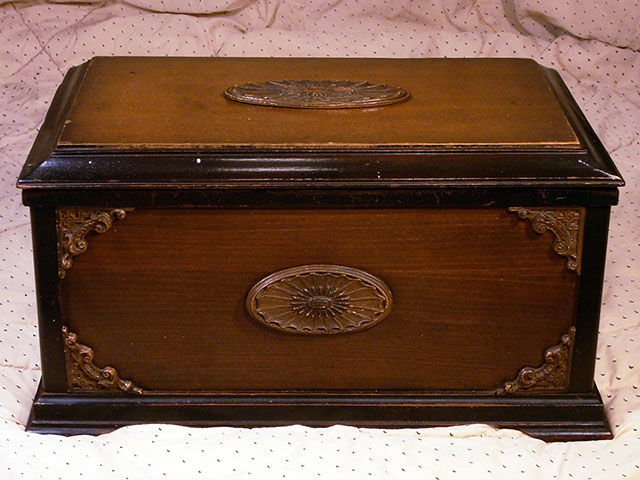 Detrola Chest Radio c. 1932