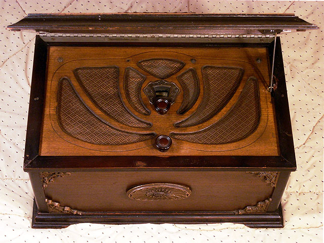 Detrola Chest Radio c. 1932