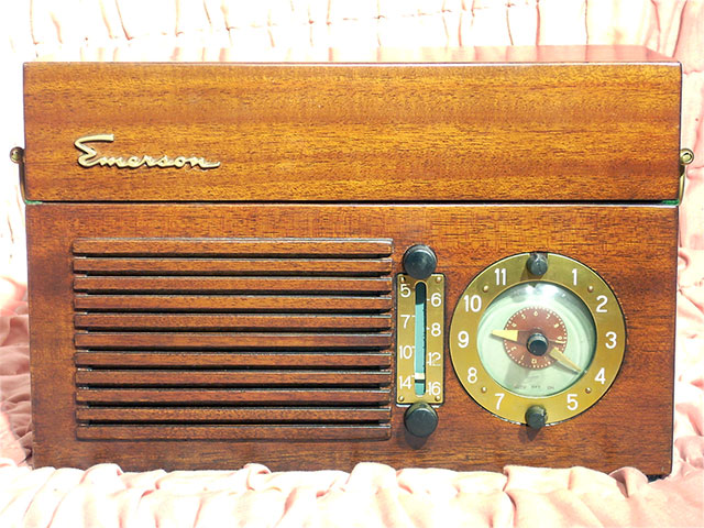 Emerson 682 Bar Radio C. 1951