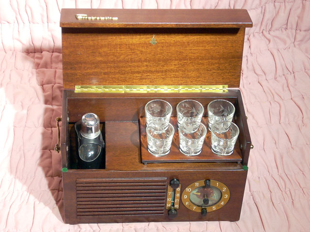 Emerson 682 Bar Radio C. 1951