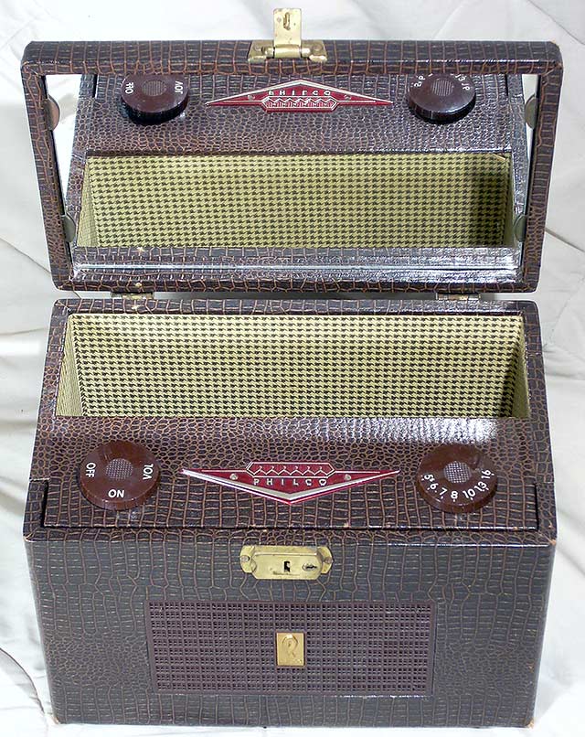 Philco D-665-124 open