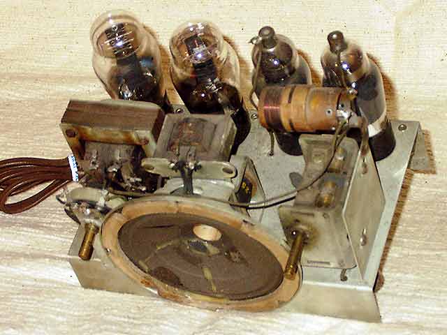 Unknown maker and model, 4 tube table radio chassis