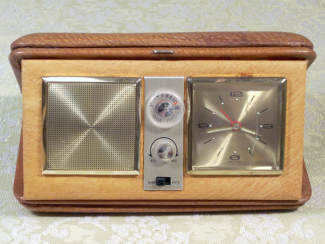 Unknown Travel Alarm Radio