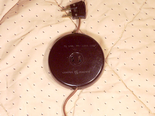 General Electric Bakelite Cord Winder