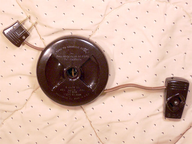 General Electric Bakelite Cord Winder