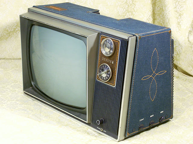 Miscellaneous Antiques - Zenith E1343 Television 1973