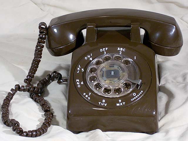 Stromberg-Carlson 500, brown