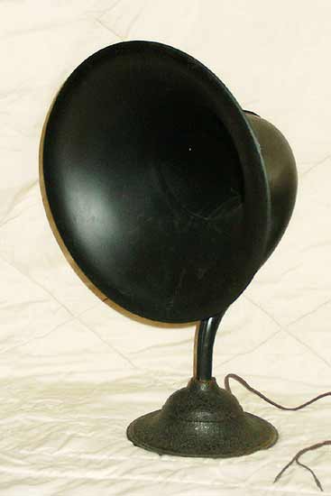 Celluloid horn speaker